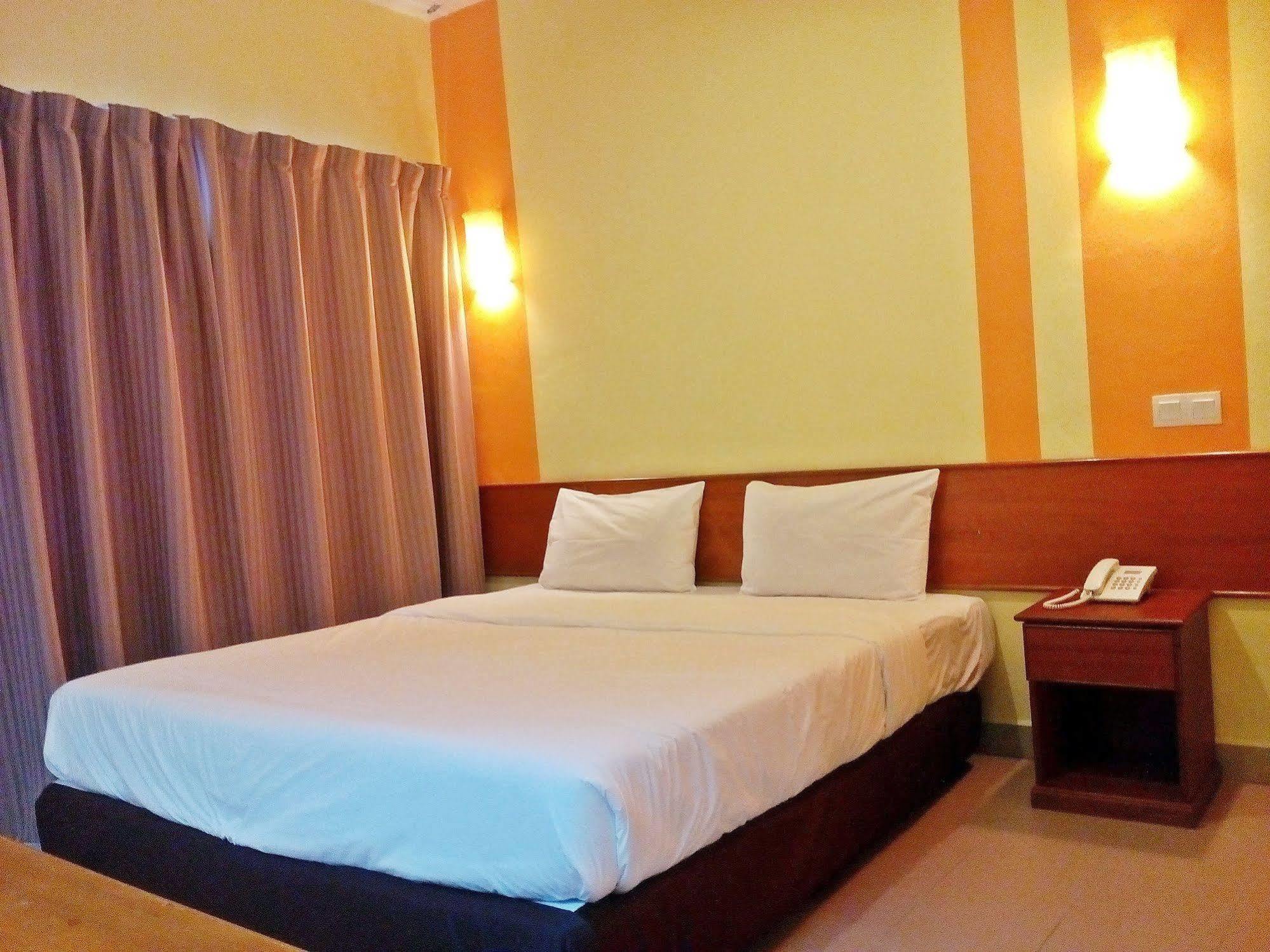 Sun Inns Hotel Sitiawan Bagian luar foto